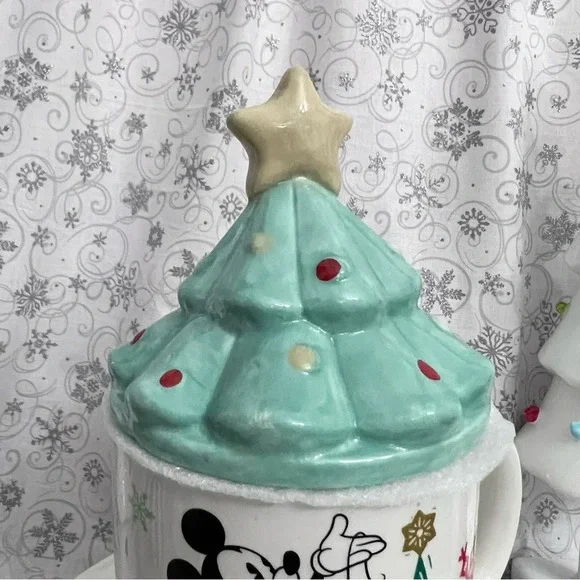 New Disney Mickey & Minnie Mouse Mug W/ Christmas Tree & Star Topper Lid 18 Oz. - Picture 2 of 10